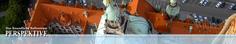 Luftaufnahme altes Rathaus Hannover vom Heißluftballon